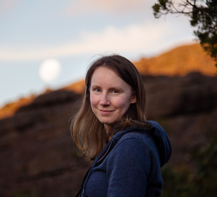 simone hill portrait